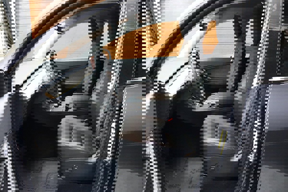 Used 2022 Tesla Model Y Long Range image 27