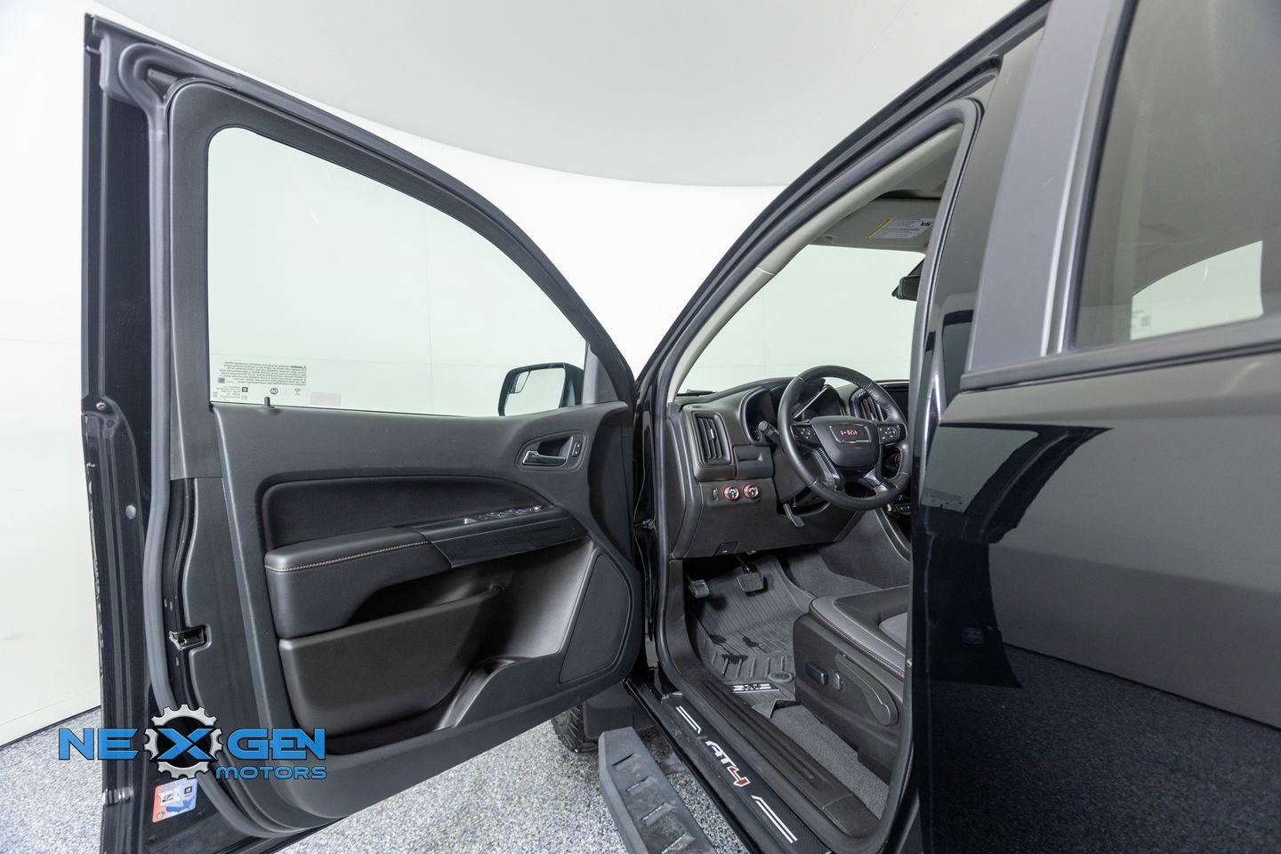 Used 2022 GMC Canyon AT4 AWD/4WD image 9