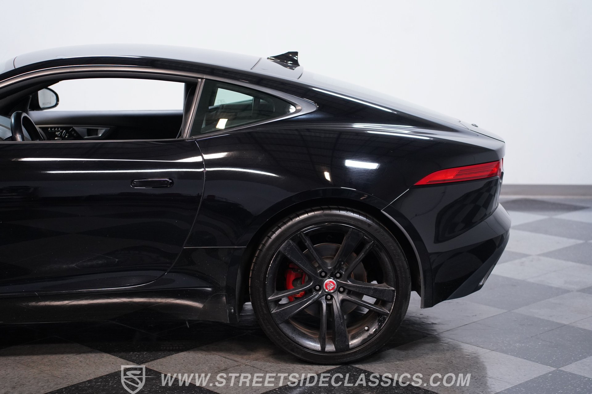 Used 2016 Jaguar F-TYPE Coupe RWD image 22