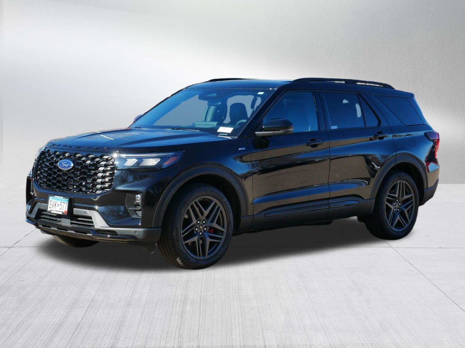 Used 2026 Ford Explorer ST-Line w/ ST-Line Street Pack AWD/4WD image 3