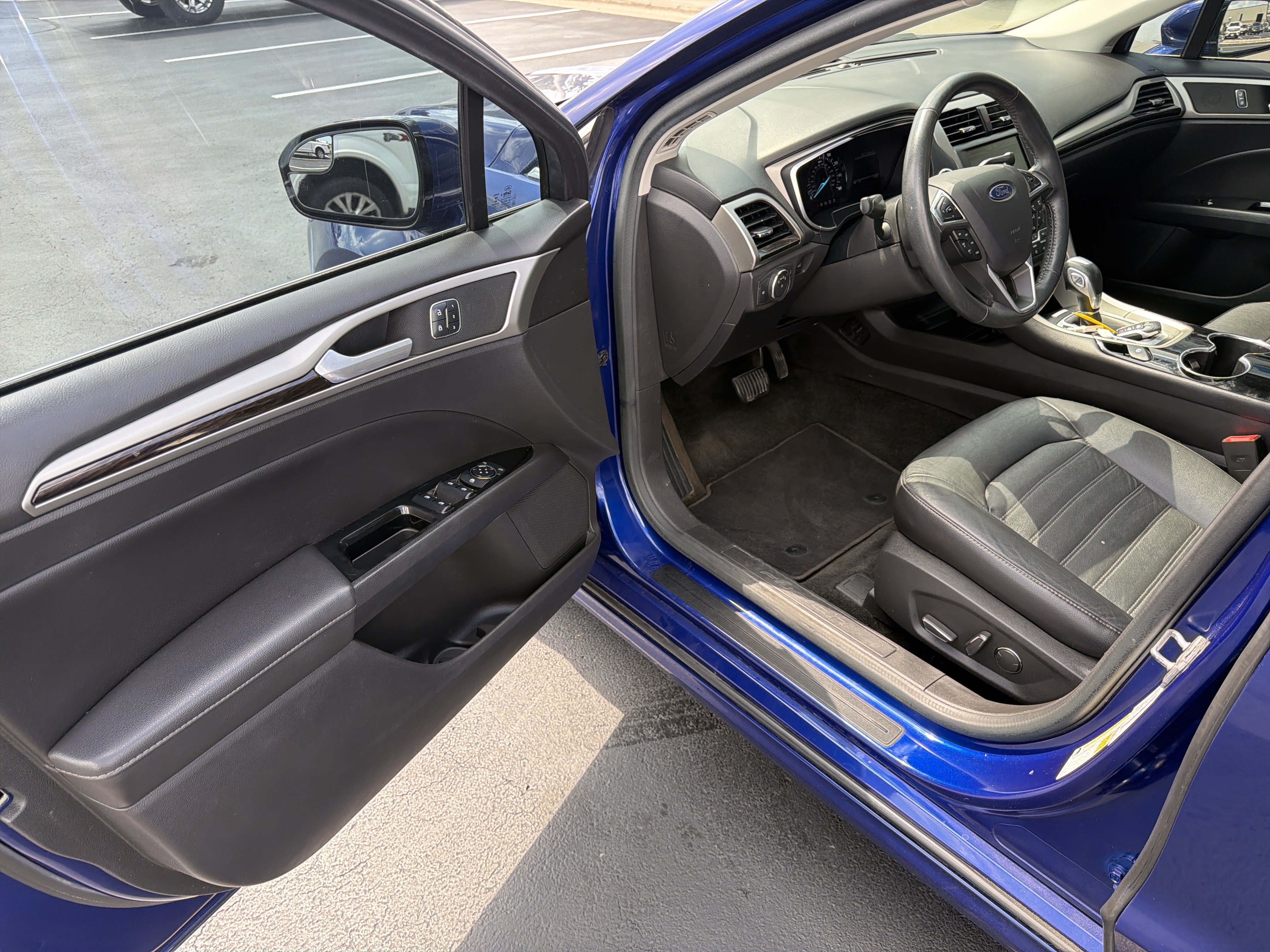 Used 2016 Ford Fusion SE w/ Equipment Group 202A FWD image 17
