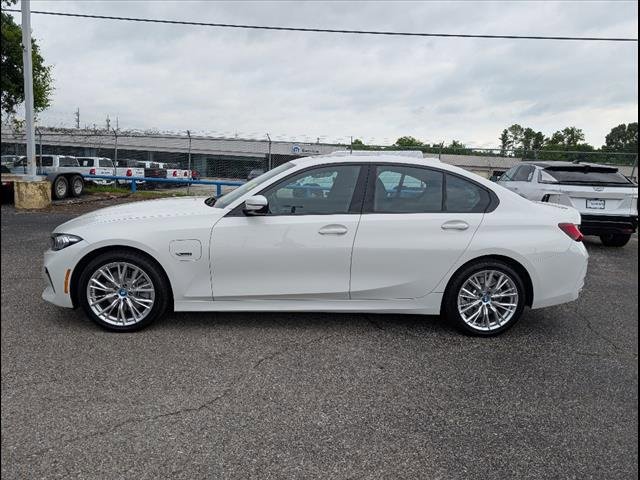 Used 2023 BMW 330e image 11