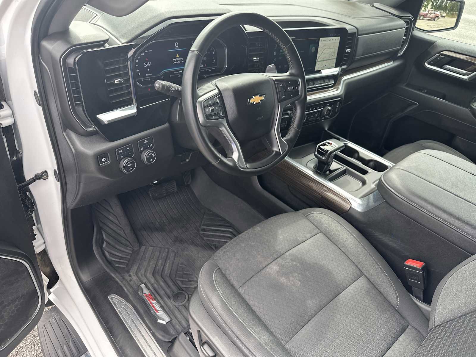 Used 2025 Chevrolet Silverado 1500 LT AWD/4WD image 10