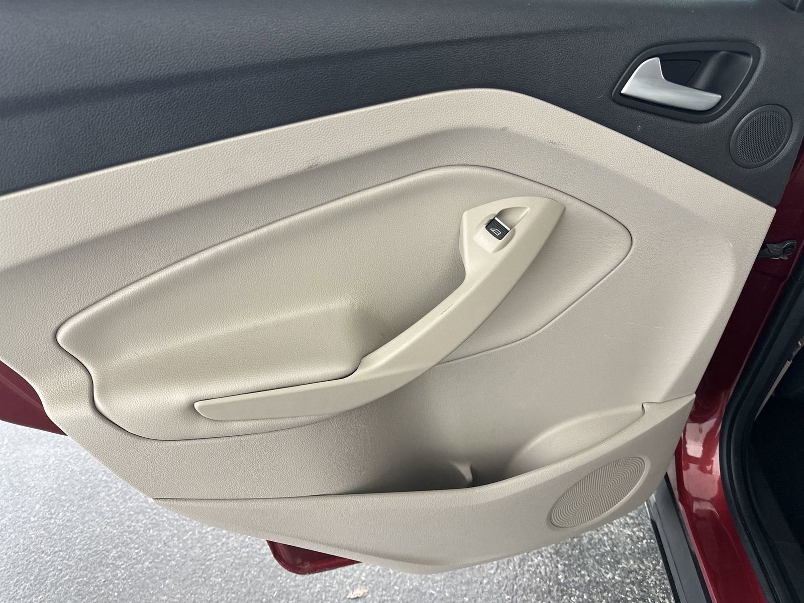 Used 2017 Ford Escape Titanium image 30