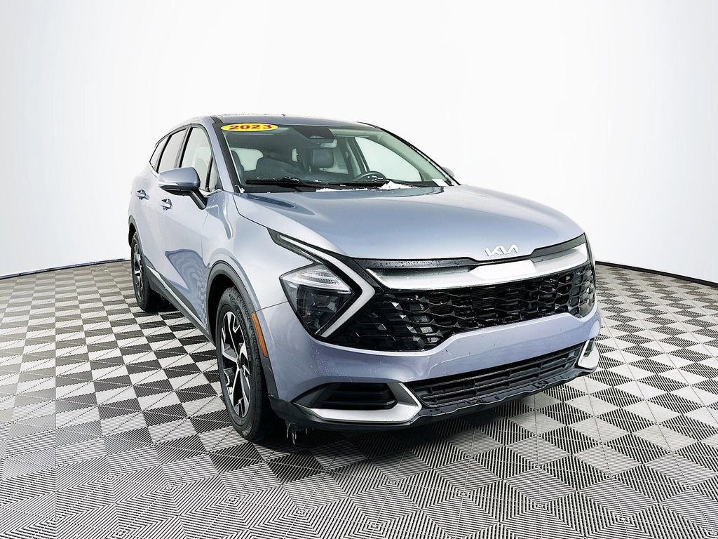 Used 2023 Kia Sportage EX image 3