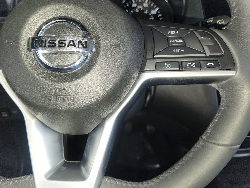 Used 2017 Nissan Rogue SV AWD/4WD image 24