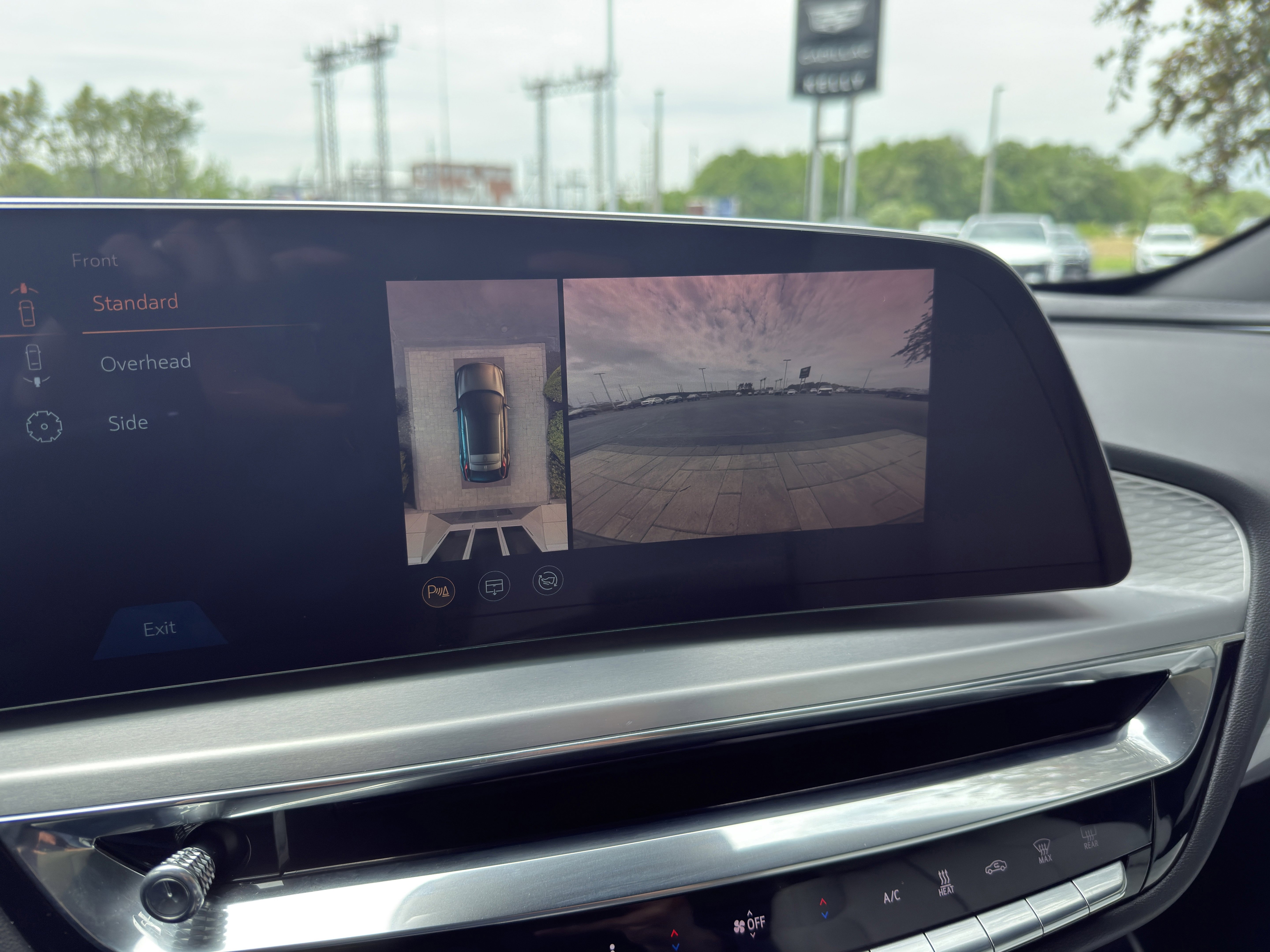 Used 2025 Cadillac Lyriq Luxury AWD/4WD image 15