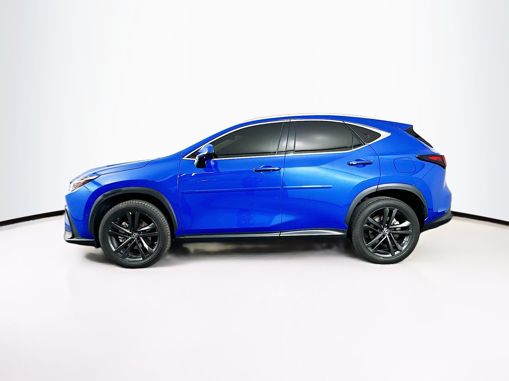 Used 2022 Lexus NX 450h+ AWD w/ Vision Package image 4