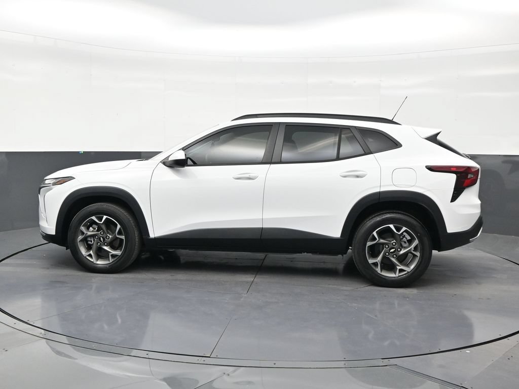 Used 2024 Chevrolet Trax LT w/ Driver Confidence Package FWD image 2