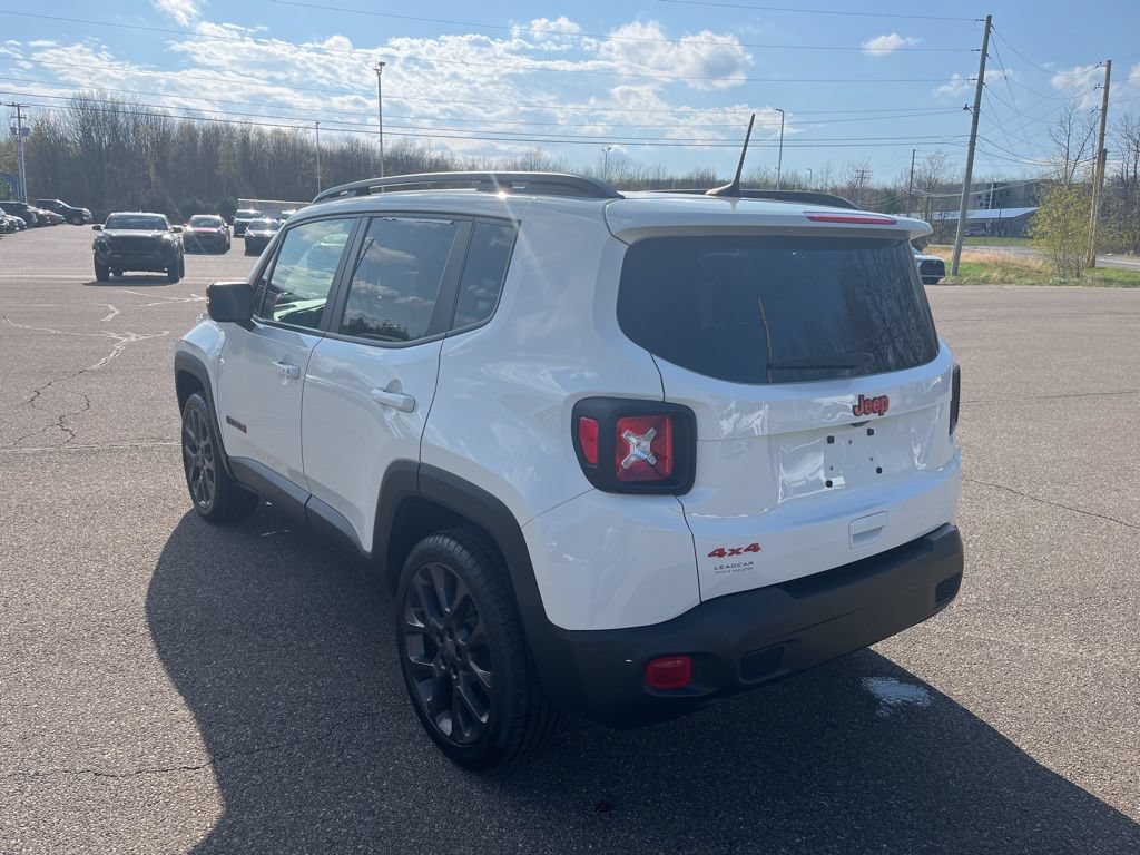 Used 2023 Jeep Renegade Latitude w/ Sun/Sound Group AWD/4WD image 4