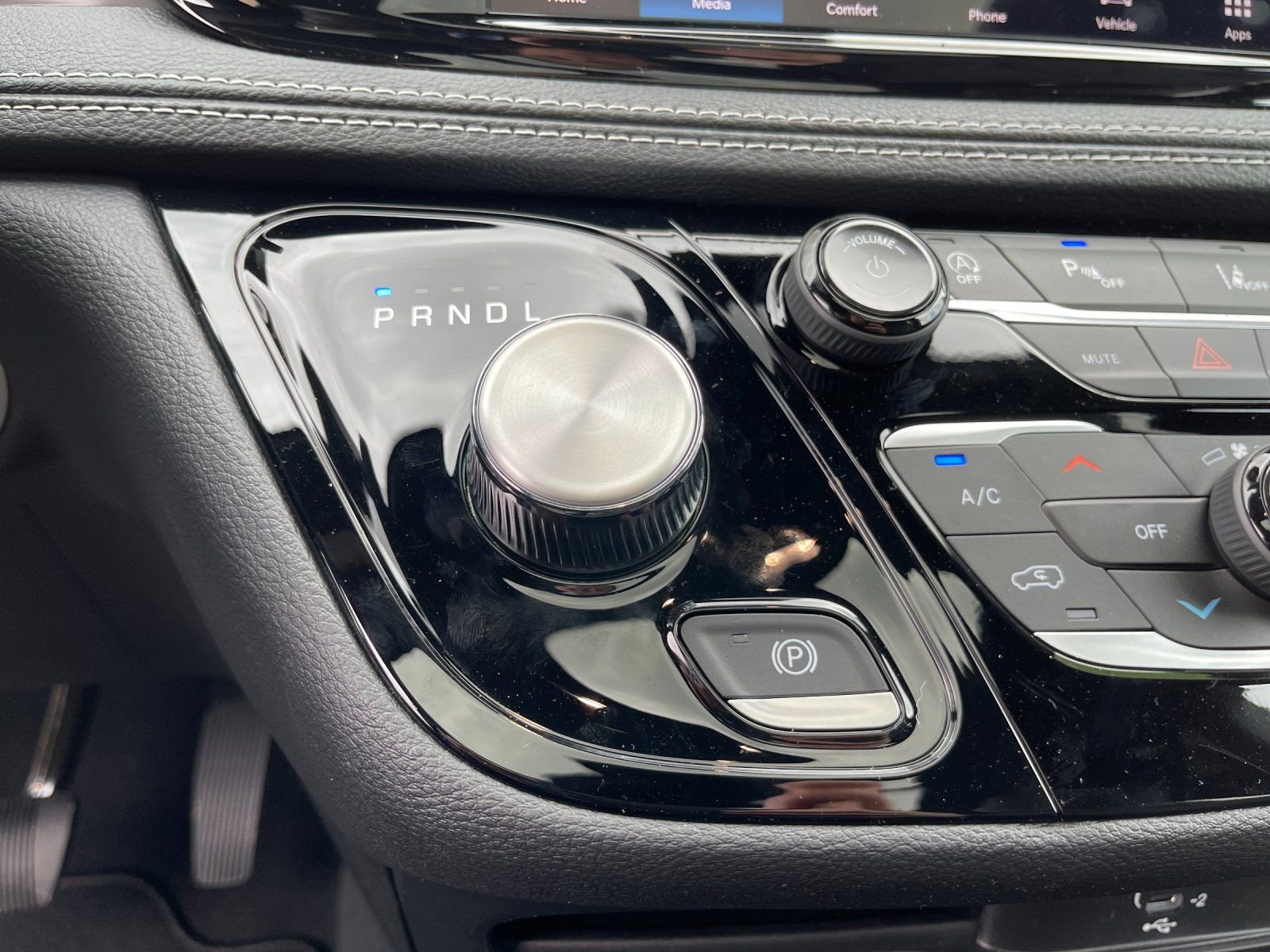 New 2026 Chrysler Pacifica Select AWD/4WD image 24