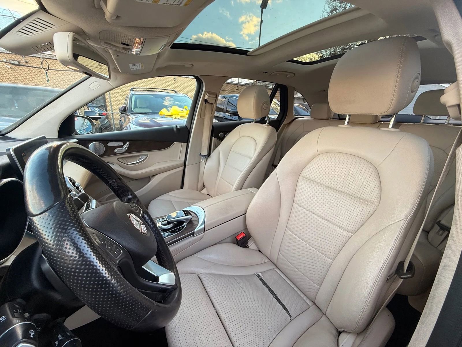 Used 2019 Mercedes-Benz GLC 300 4MATIC w/ Multimedia Package image 11