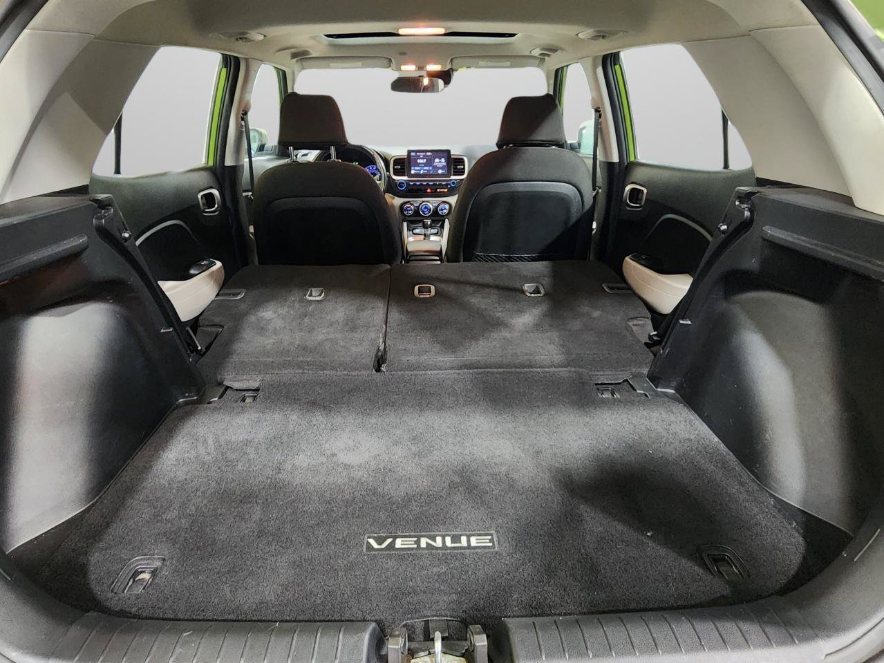 Used 2022 Hyundai Venue SEL FWD image 29