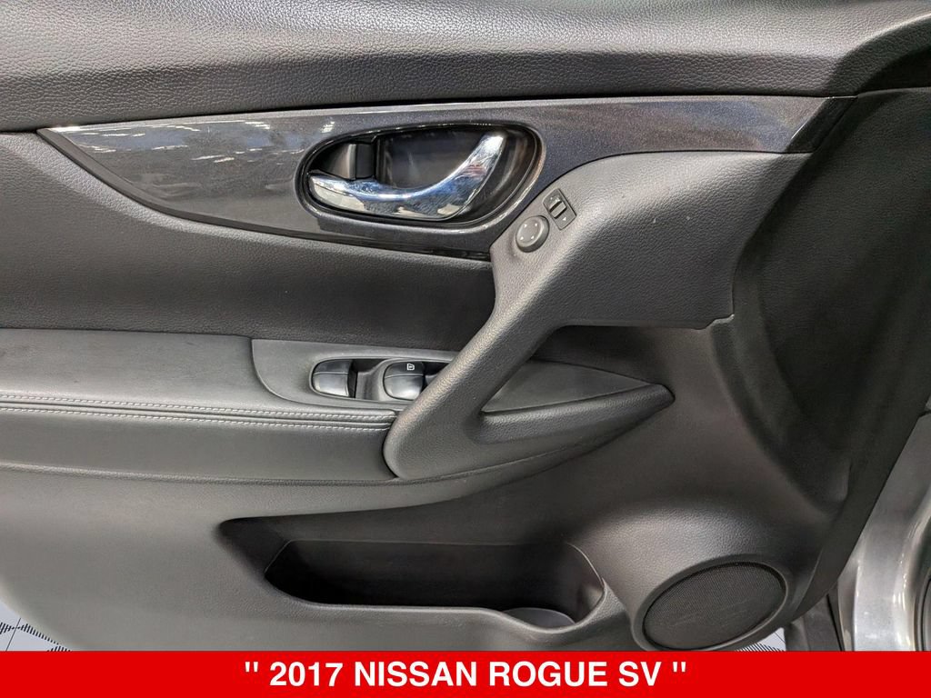 Used 2017 Nissan Rogue SV AWD/4WD image 14