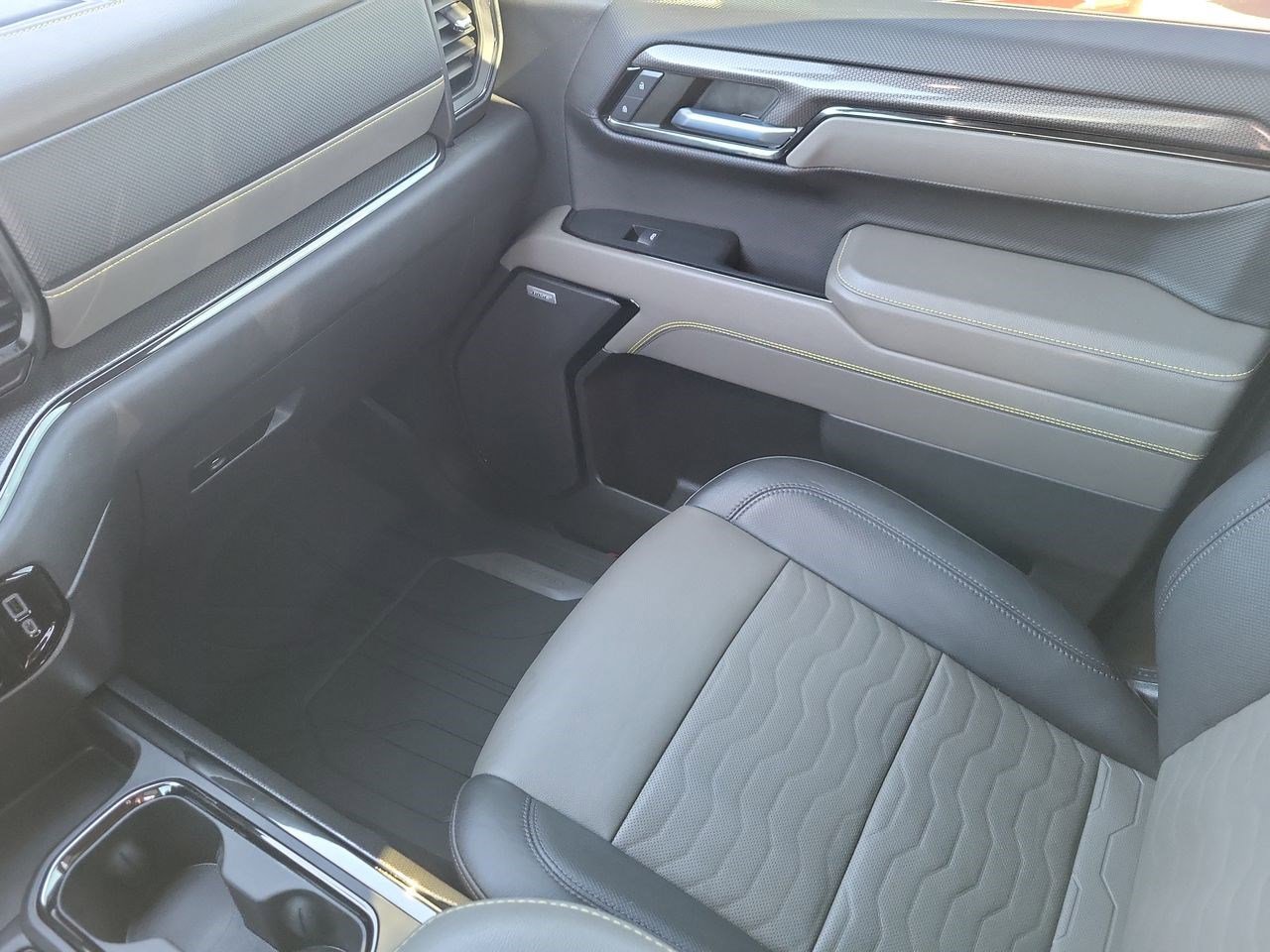 Used 2023 Chevrolet Silverado 1500 ZR2 w/ Technology Package image 11