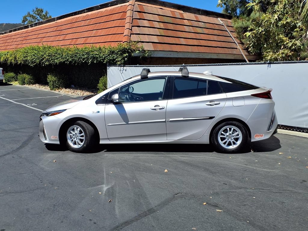Used 2020 Toyota Prius Prime XLE FWD image 3
