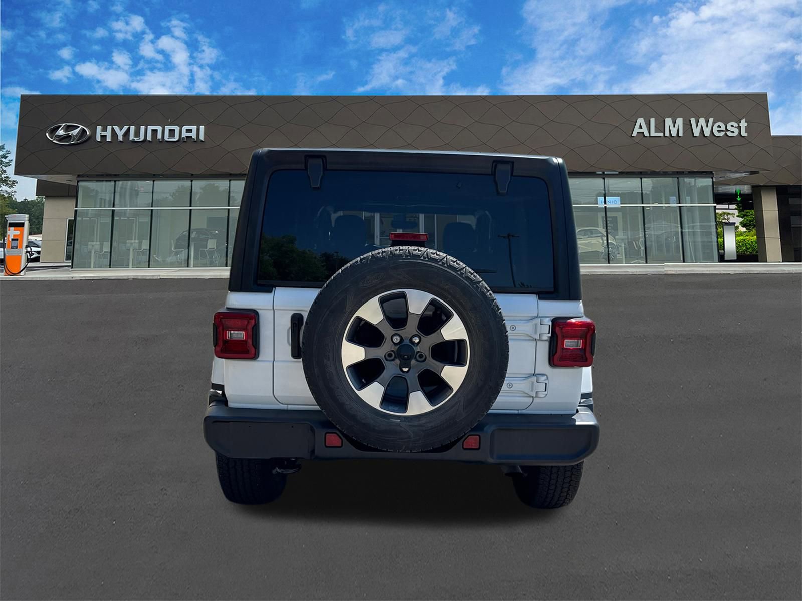 Used 2022 Jeep Wrangler Unlimited Sahara w/ Dual Top Group AWD/4WD image 6