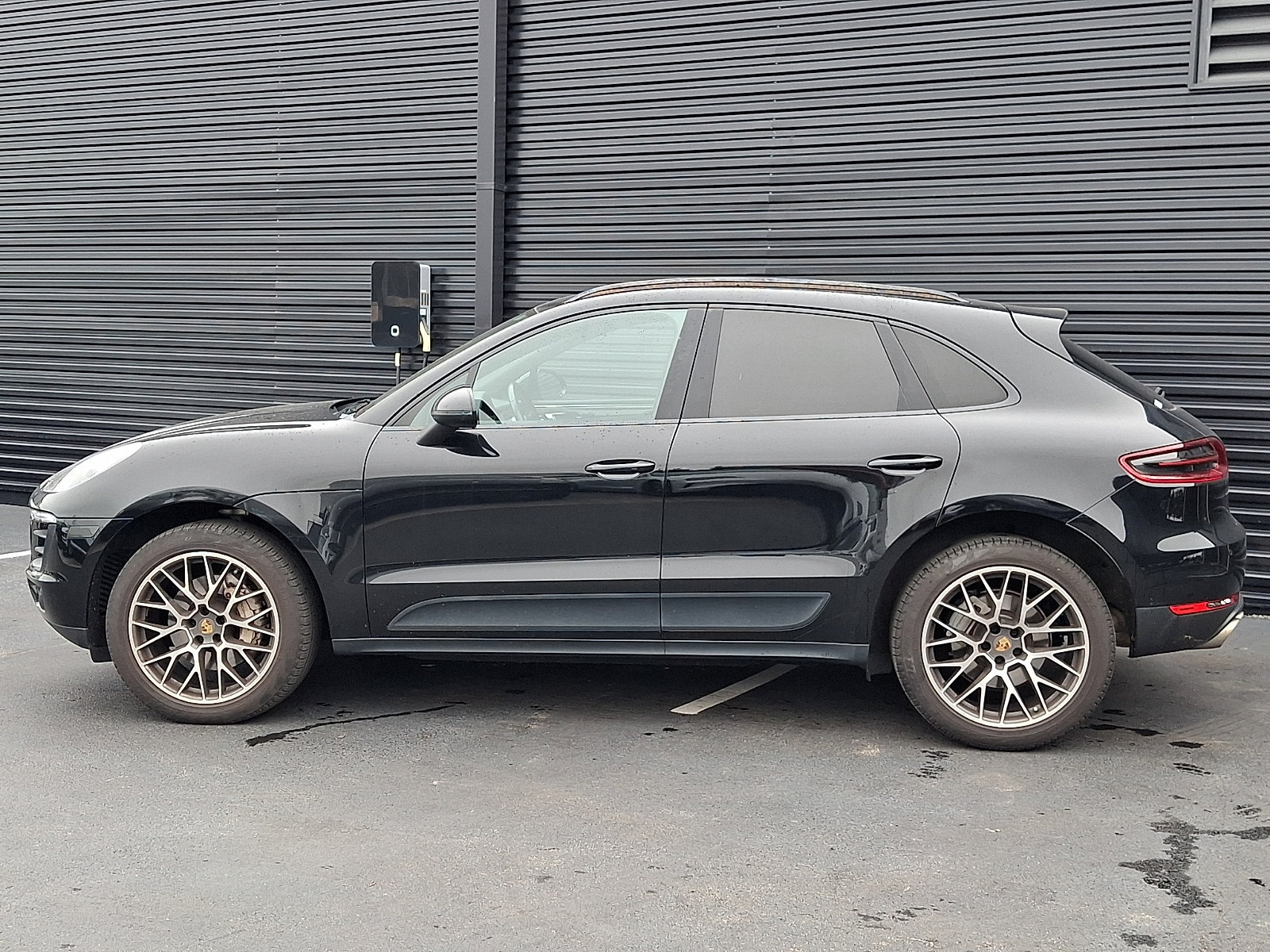 Used 2018 Porsche Macan S AWD/4WD image 2
