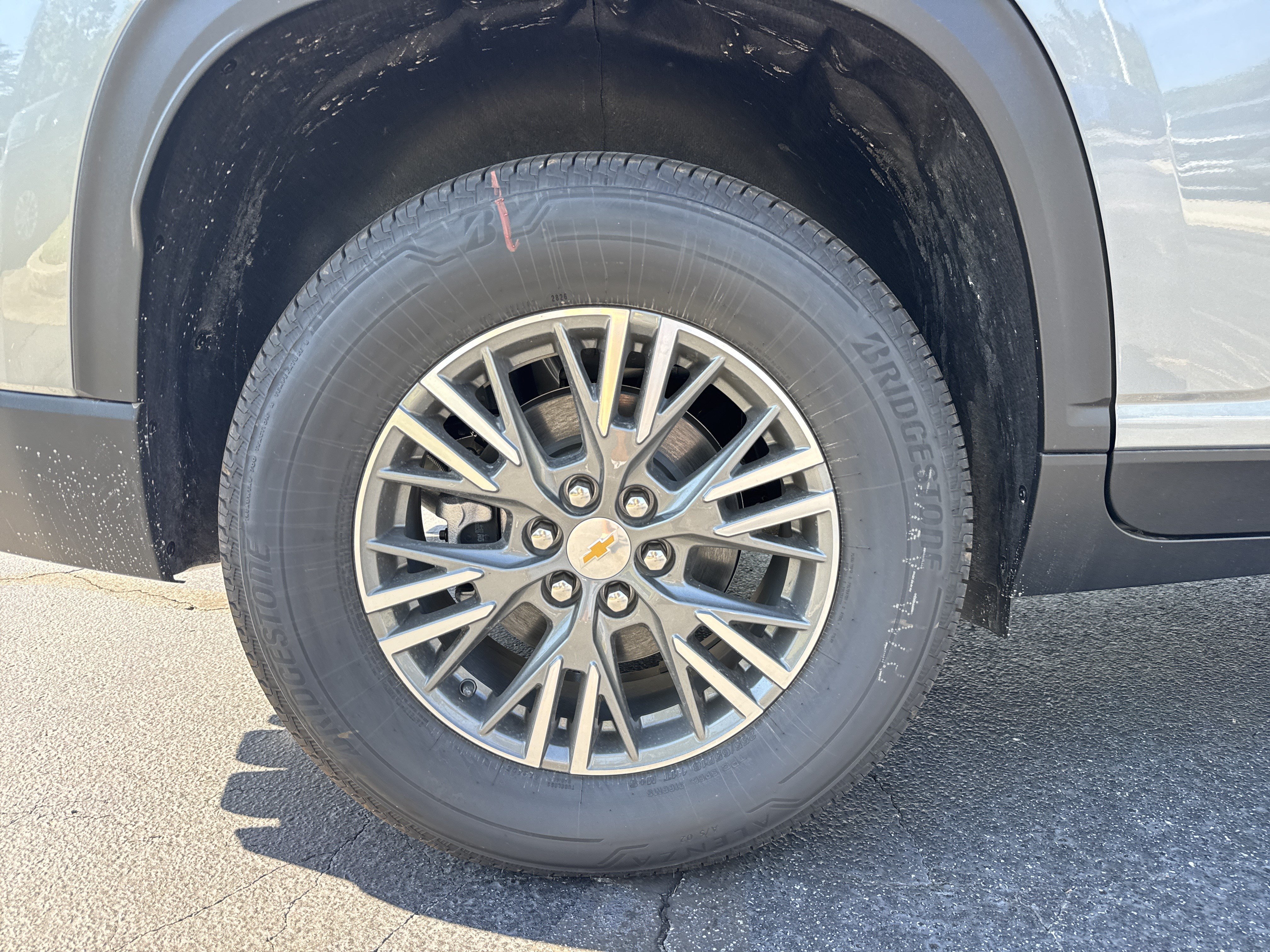 New 2027 Chevrolet Traverse LT FWD image 17