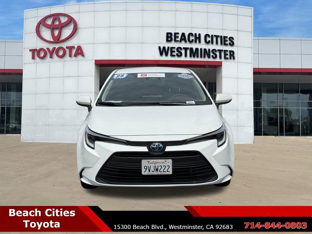 Used 2025 Toyota Corolla LE w/ Convenience Package image 4