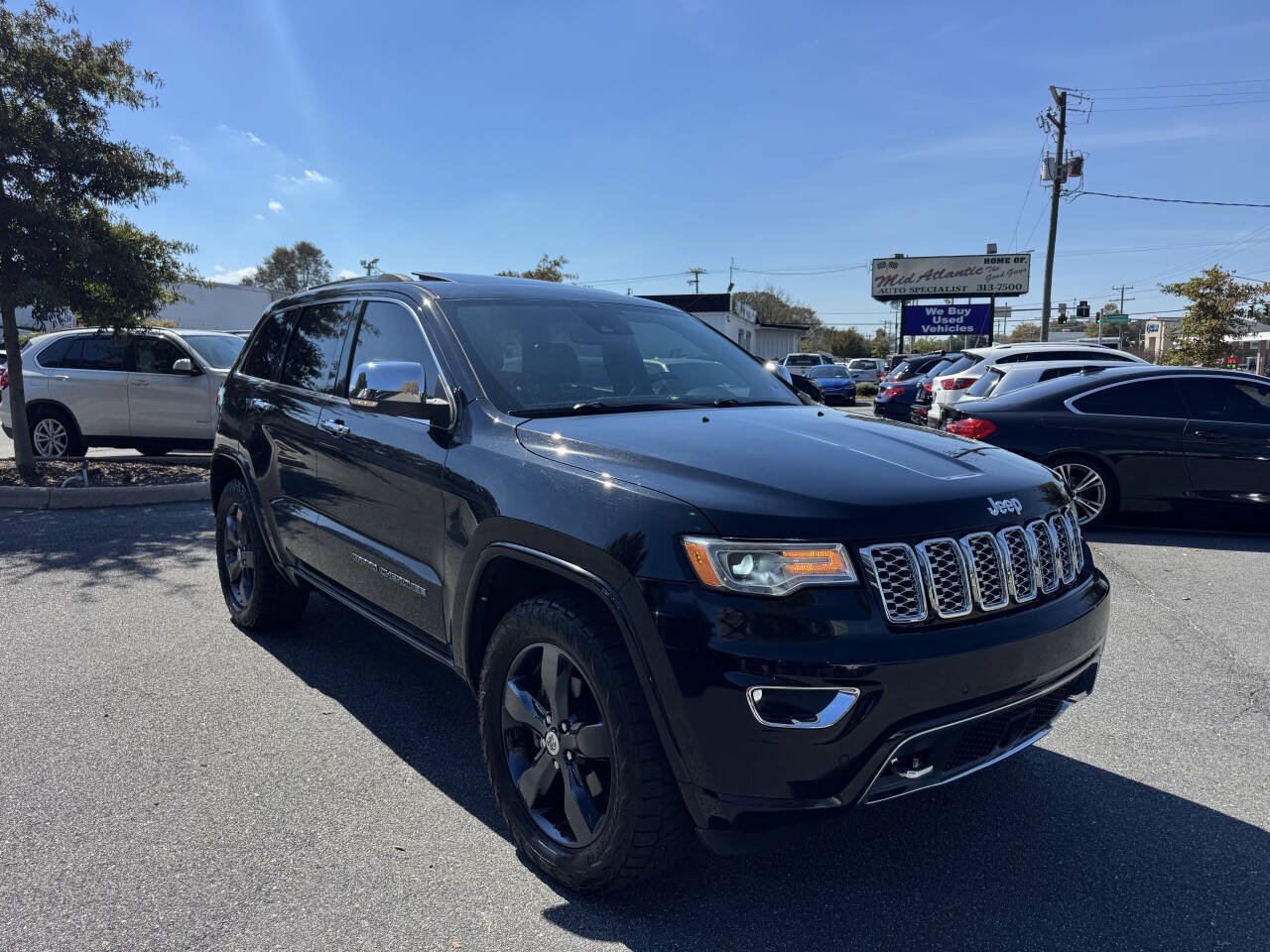 Used 2018 Jeep Grand Cherokee Overland AWD/4WD image 3