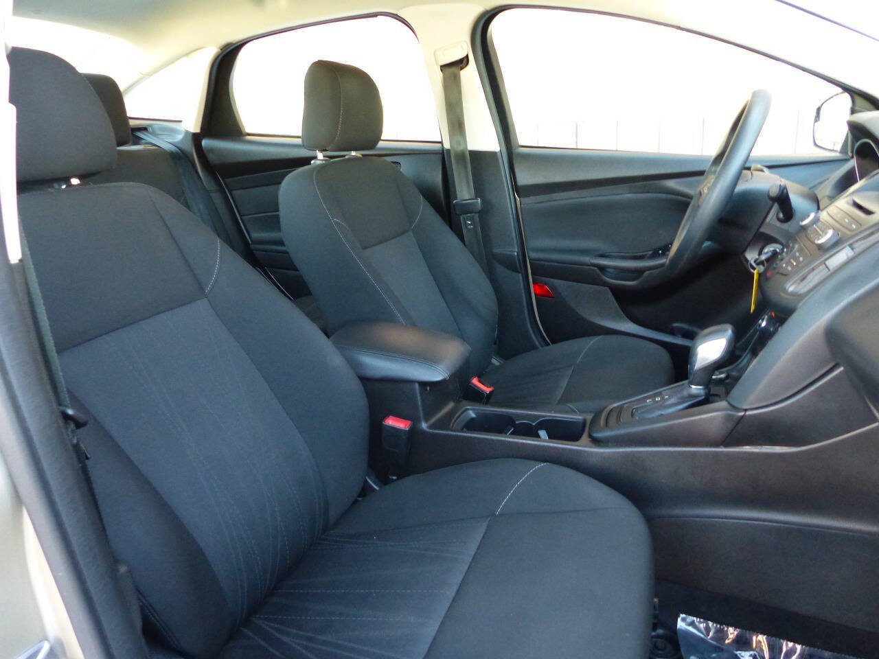 Used 2017 Ford Focus SE FWD image 42