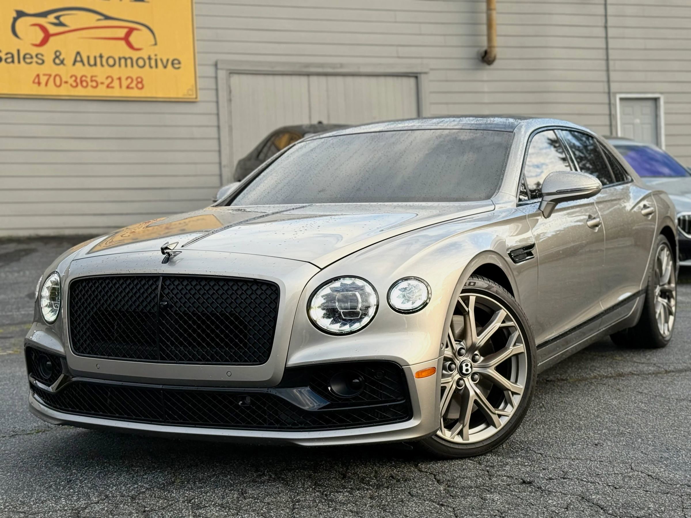 Used 2024 Bentley Flying Spur W12 image 1