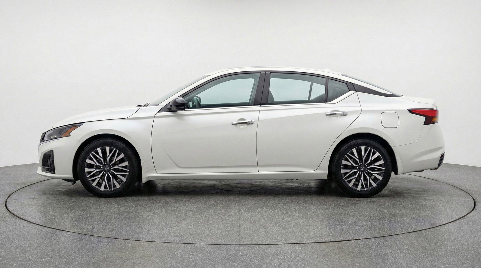 Used 2025 Nissan Altima 2.5 SV image 5