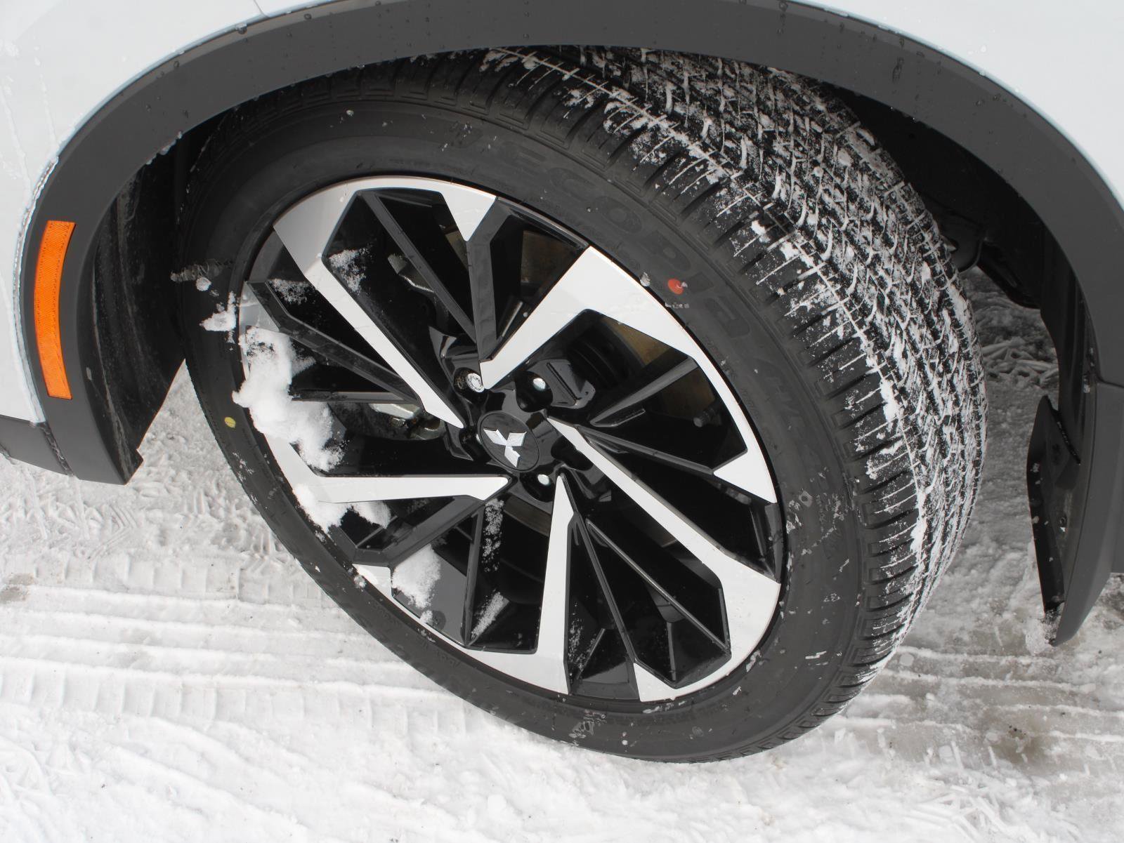 New 2025 Mitsubishi Outlander SE image 9