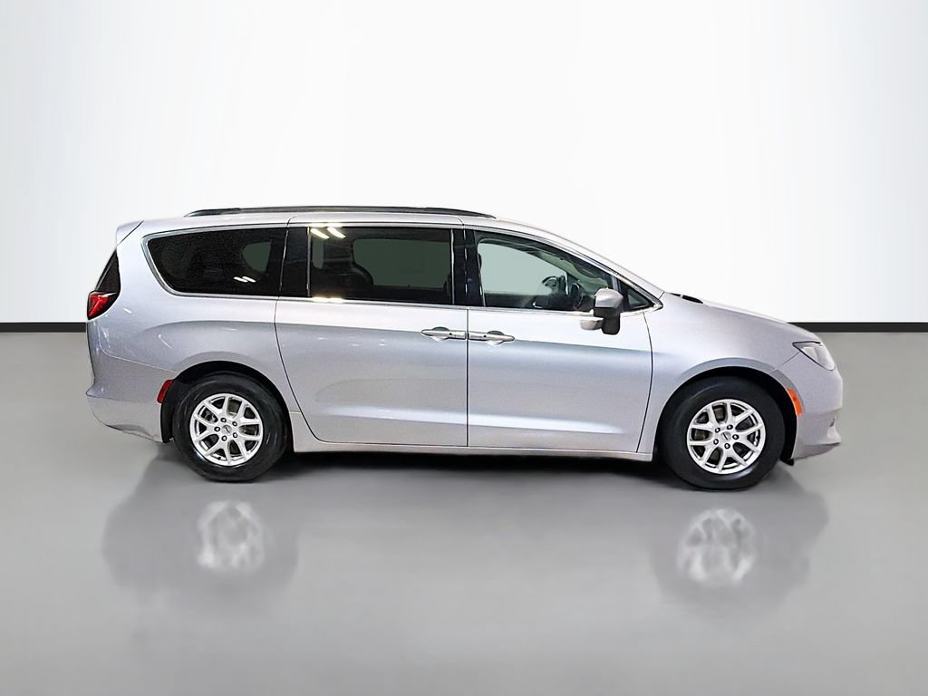 Used 2021 Chrysler Voyager Lxi FWD image 6