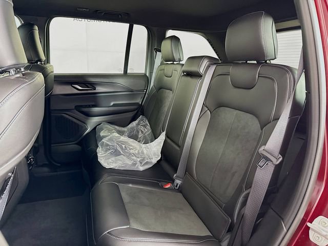 New 2025 Jeep Grand Cherokee Altitude image 24
