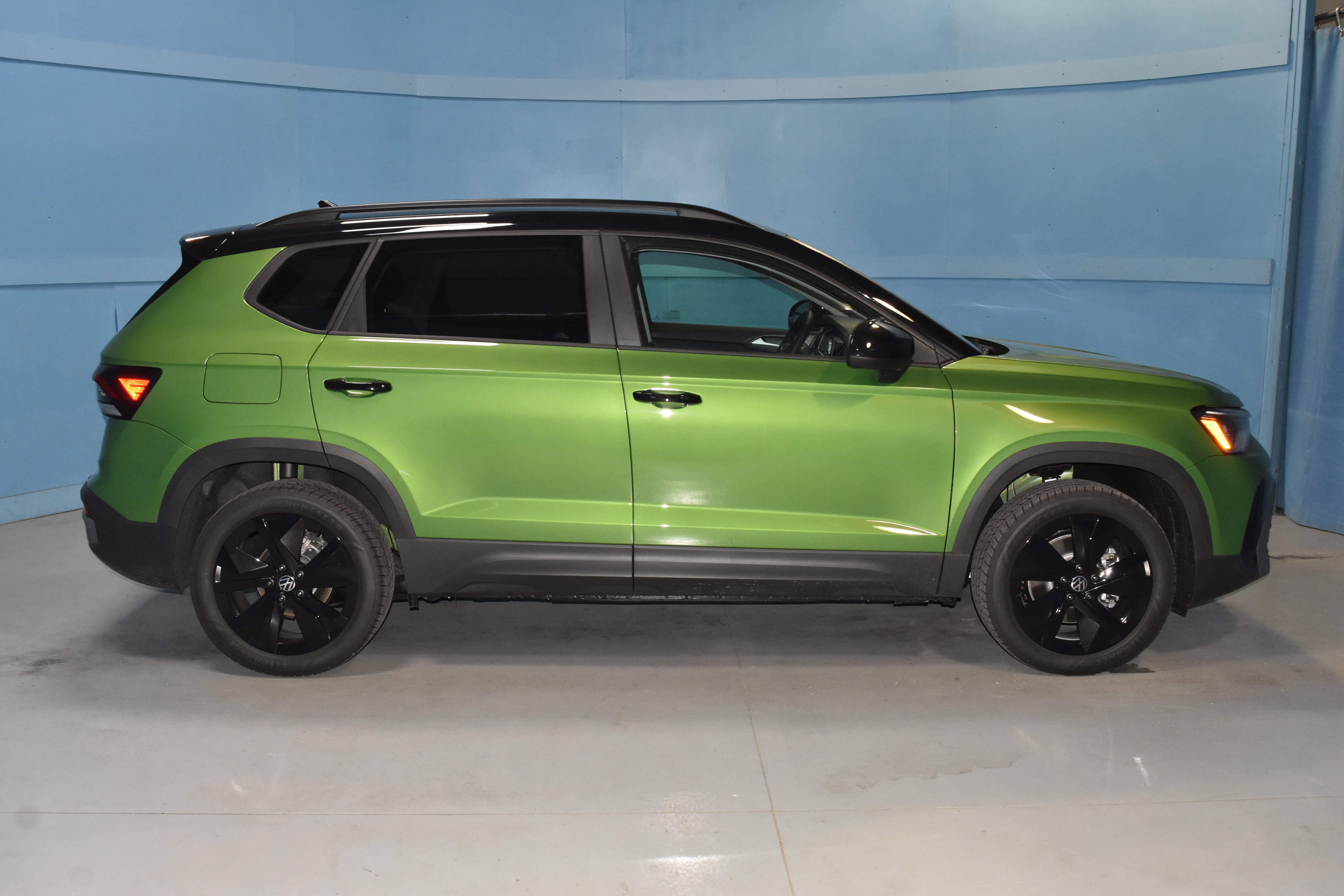 New 2026 Volkswagen Taos SE FWD image 17