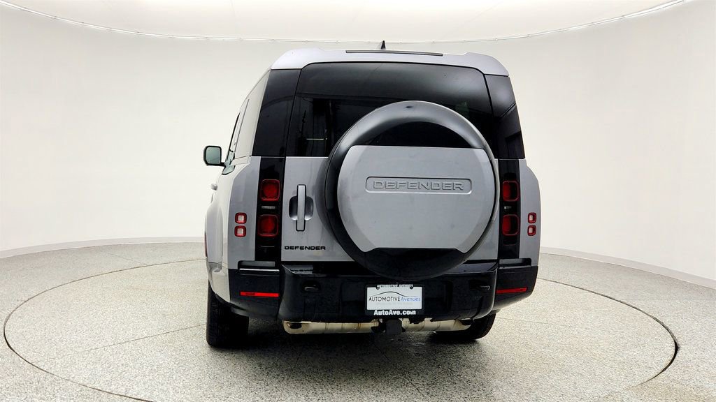 Used 2024 Land Rover Defender 130 X-Dynamic SE image 6