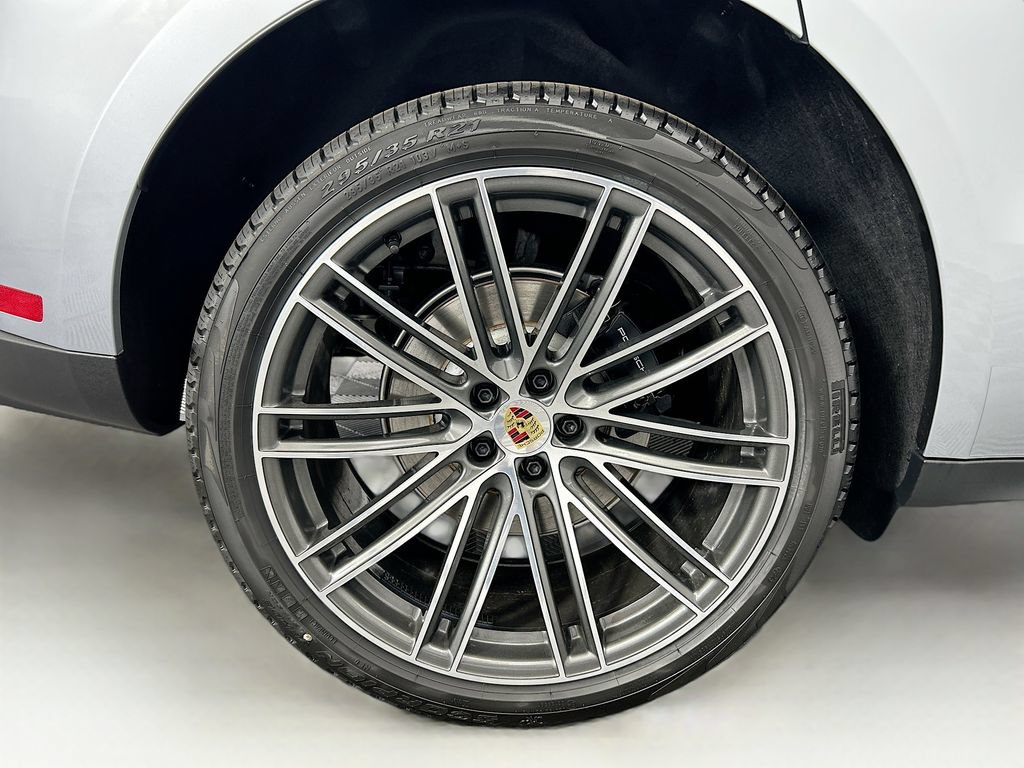 Used 2026 Porsche Macan AWD/4WD image 34