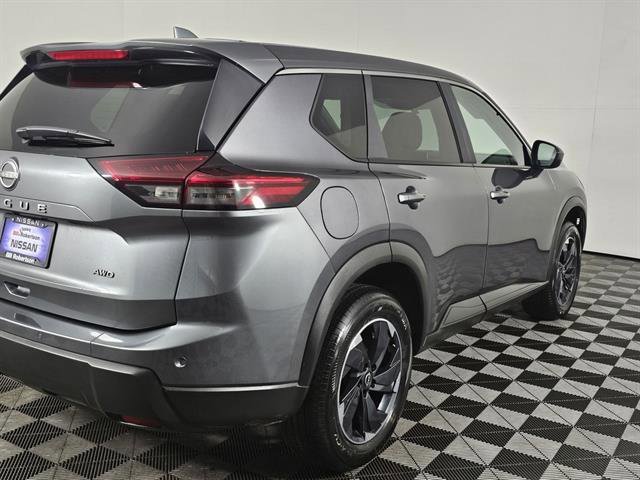 Used 2025 Nissan Rogue SV image 4