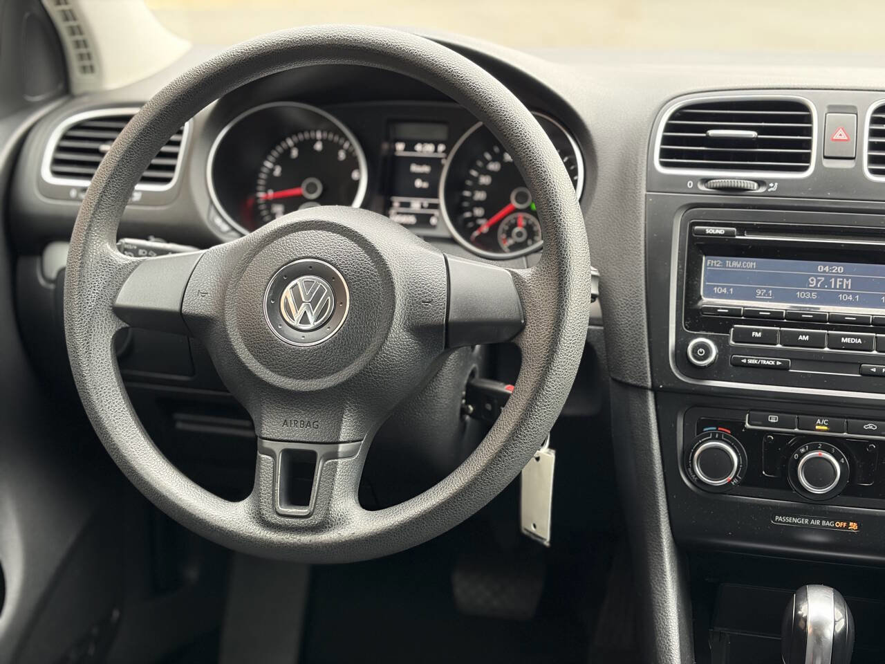 Used 2013 Volkswagen Golf 4-Door image 21