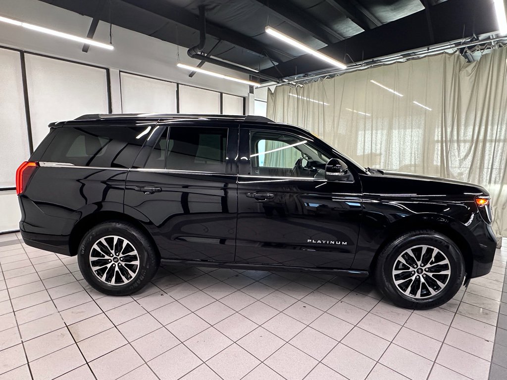 Used 2025 Ford Expedition Platinum image 3