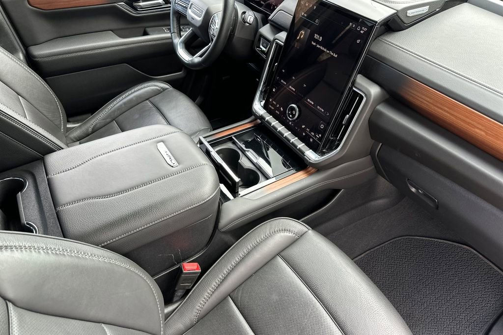 Used 2025 GMC Yukon Denali image 17