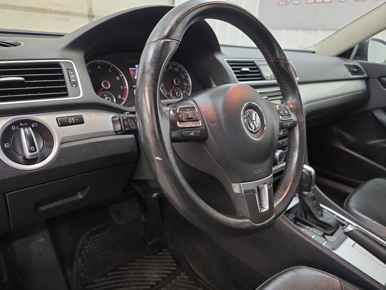 Used 2012 Volkswagen Passat 3.6 SE image 23