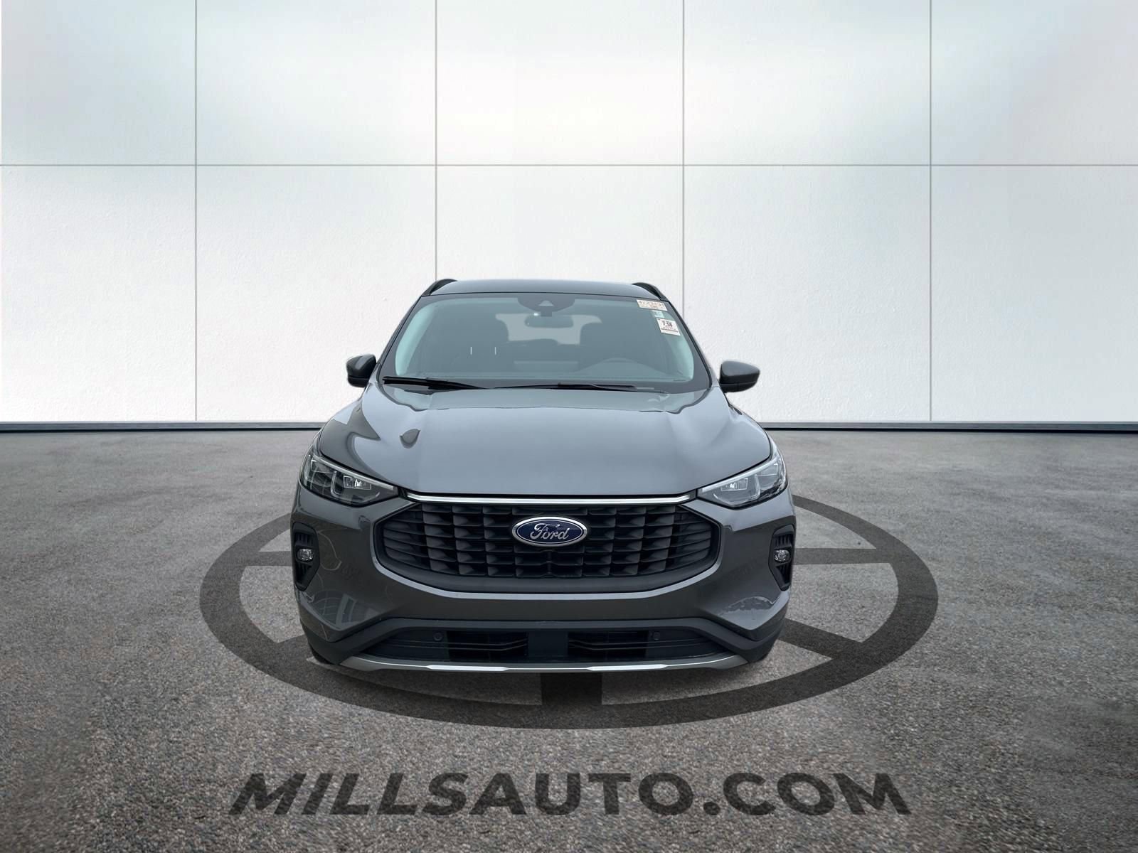 Used 2025 Ford Escape Platinum image 2