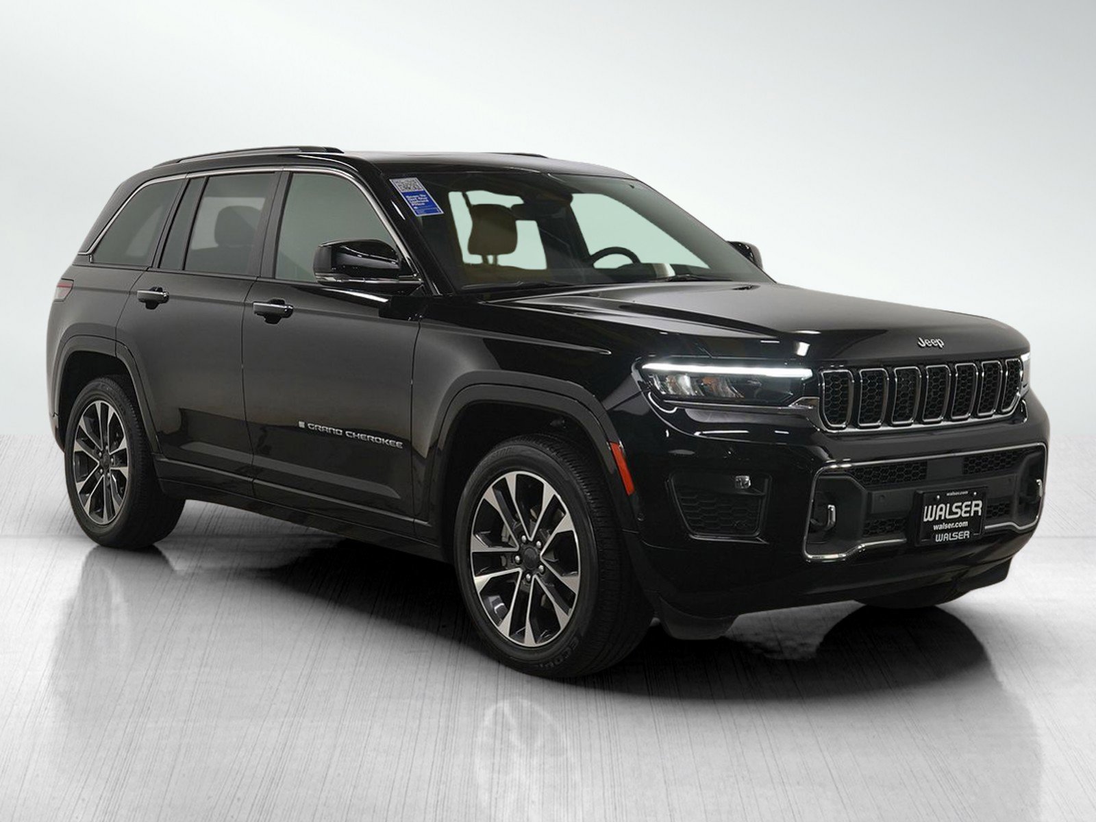 Used 2023 Jeep Grand Cherokee Overland w/ Luxury Tech Group IV image 7