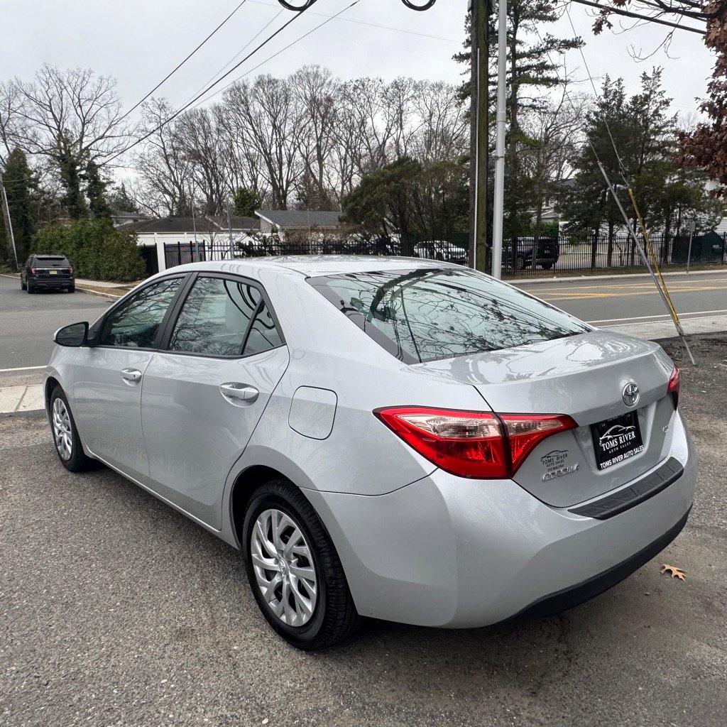 Used 2018 Toyota Corolla LE image 11