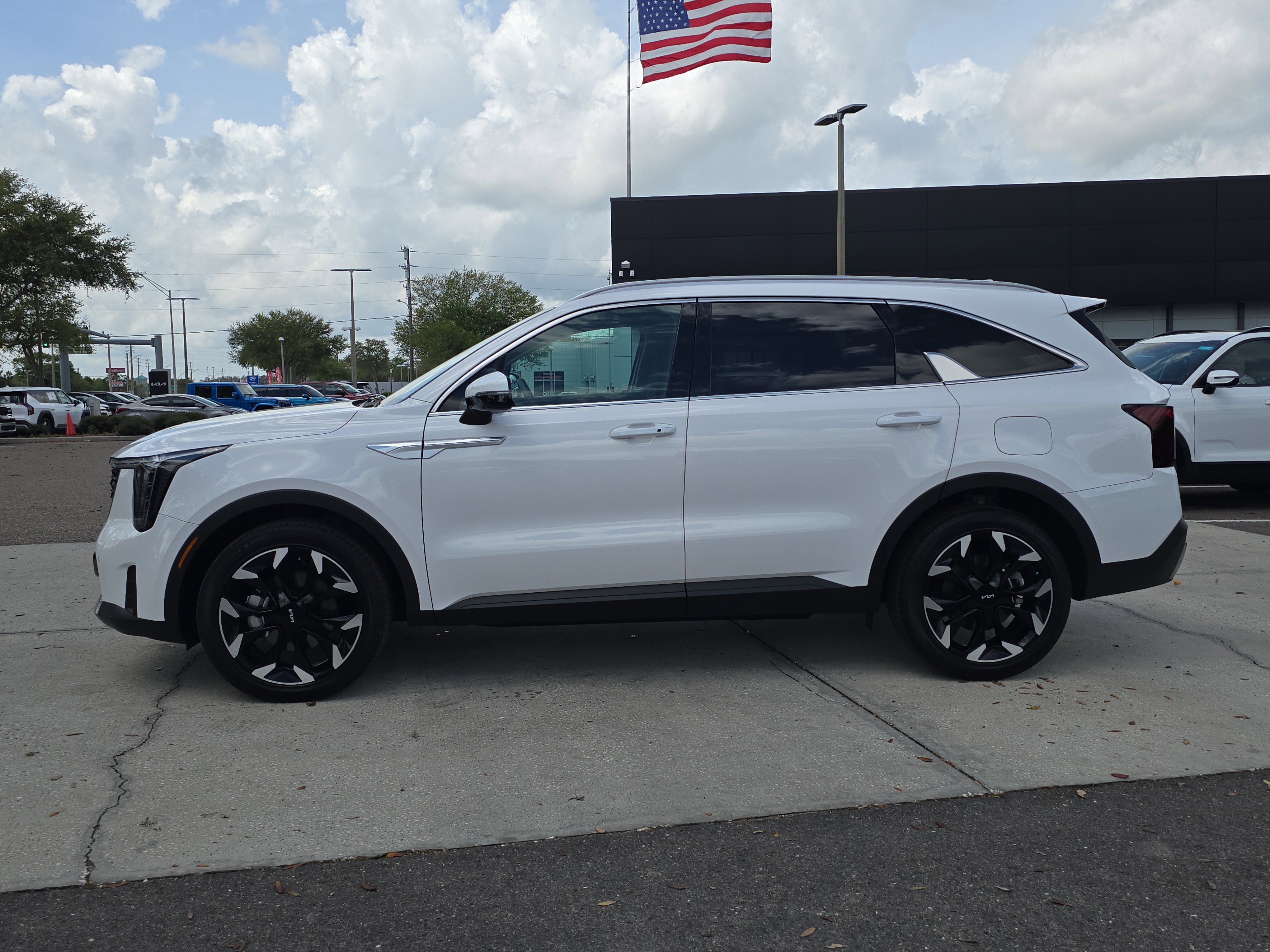 Certified 2025 Kia Sorento EX image 5
