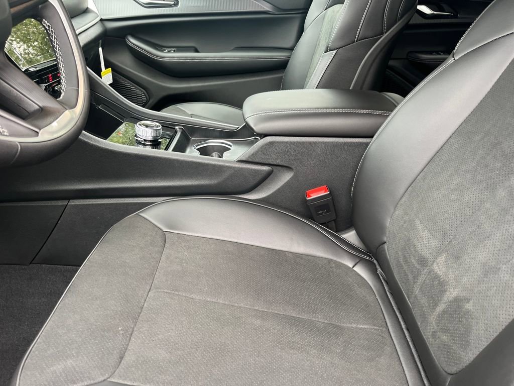 New 2025 Jeep Grand Cherokee L Altitude image 15