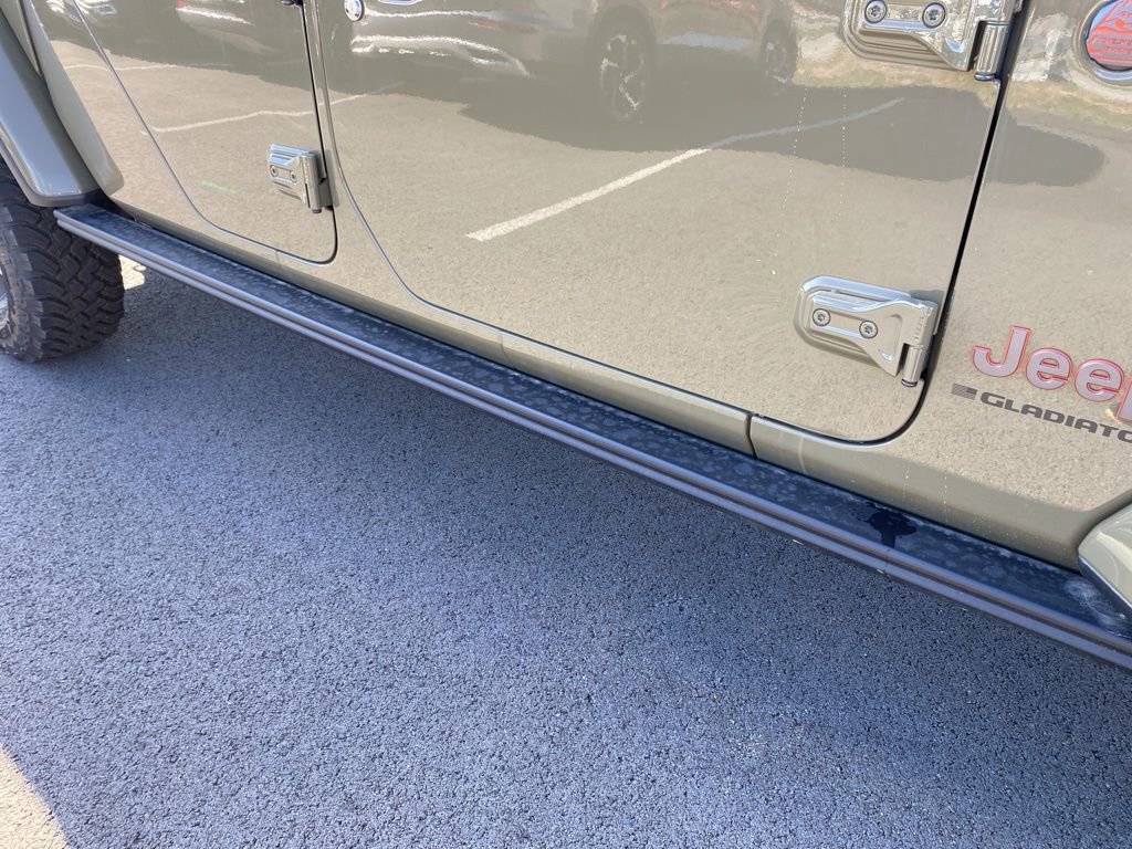 New 2025 Jeep Gladiator Mojave image 11