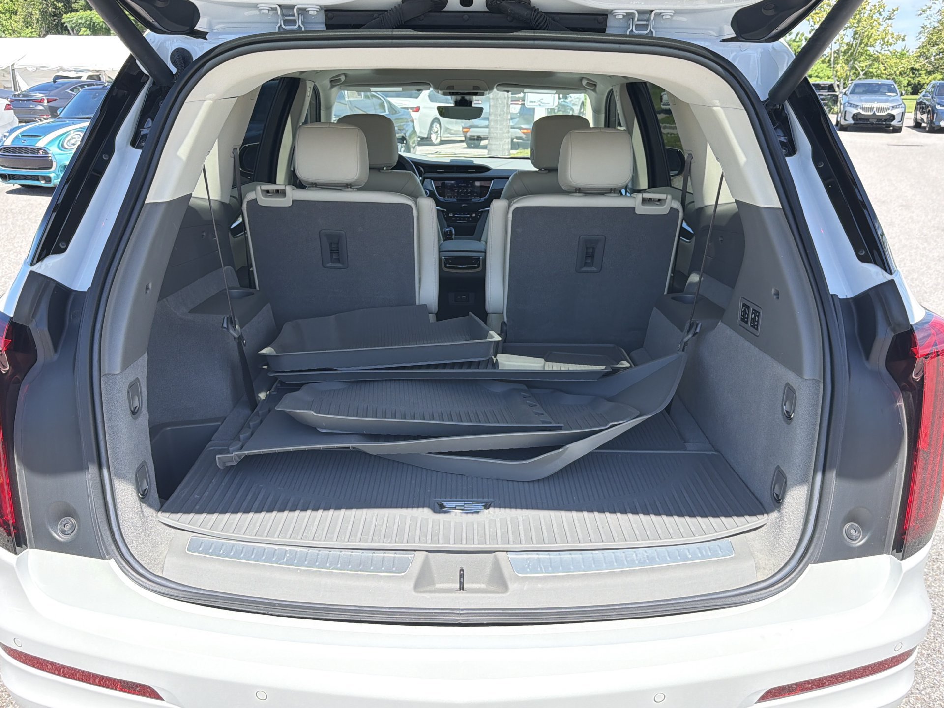 Used 2024 Cadillac XT6 Premium Luxury w/ Technology Package FWD image 12