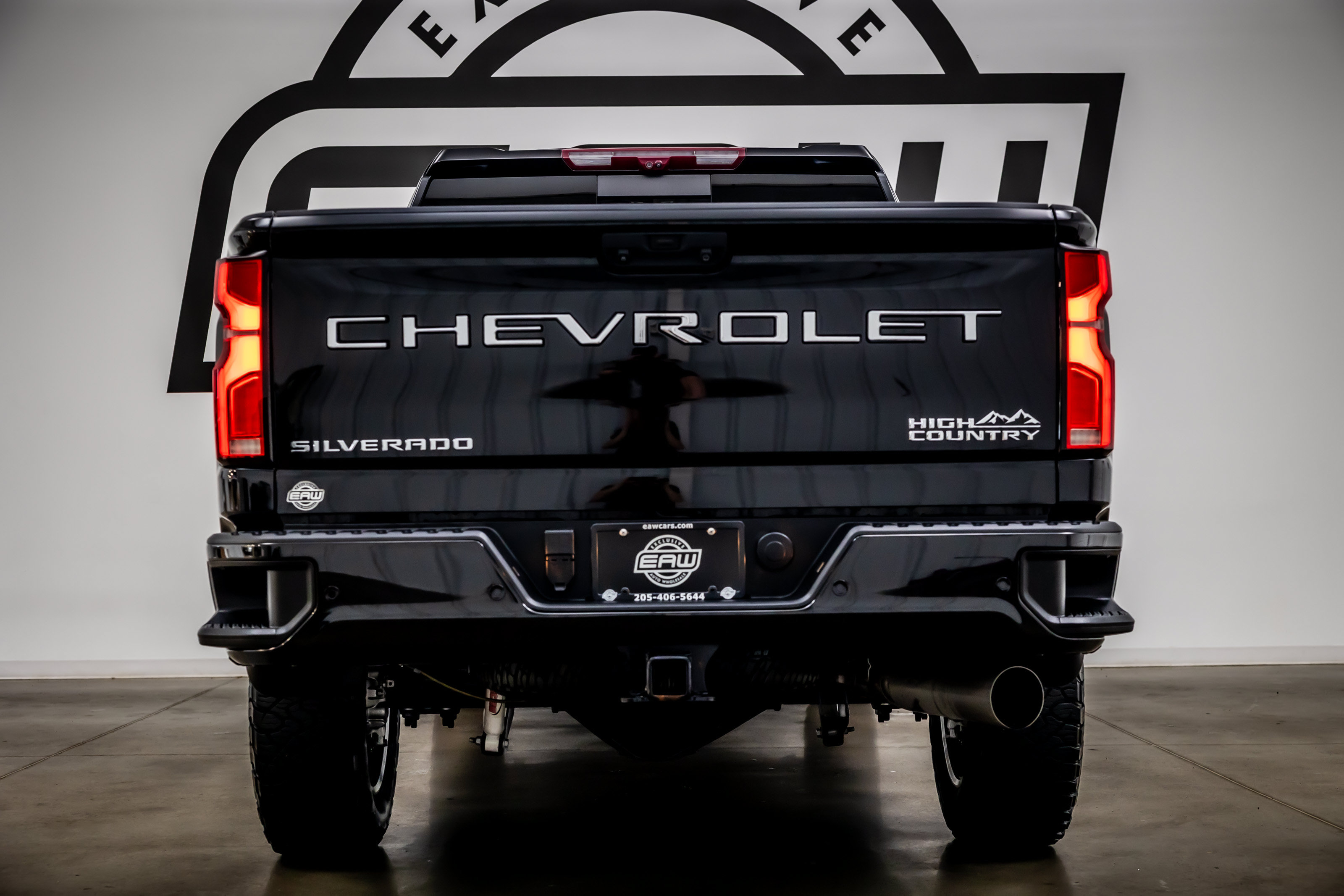 Used 2024 Chevrolet Silverado 2500 High Country w/ High Country Premium Package AWD/4WD image 11