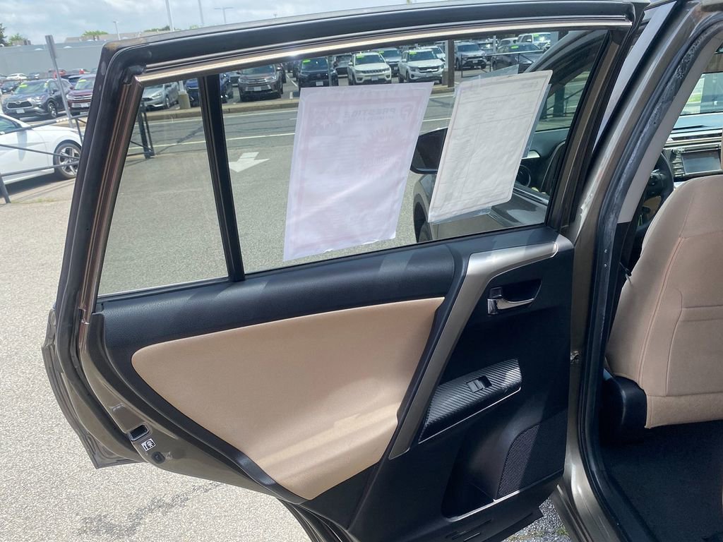 Used 2015 Toyota RAV4 XLE image 29
