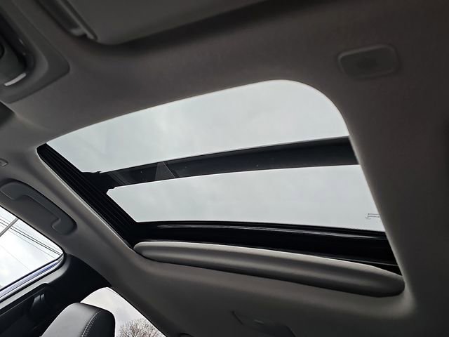 Used 2025 Toyota Corolla Cross XLE w/ Convenience Package image 15