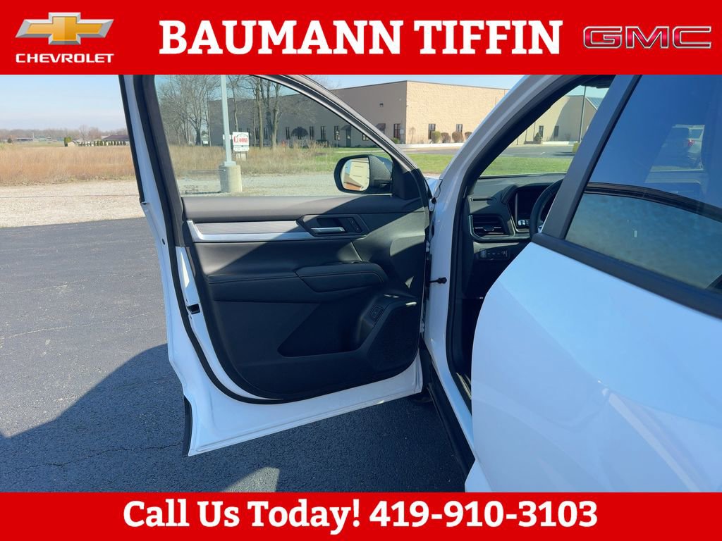 Used 2025 GMC Terrain Elevation w/ Elevation Premium Package FWD image 2